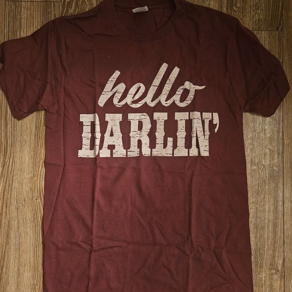 Hello Darlin' T-Shirt Size Small